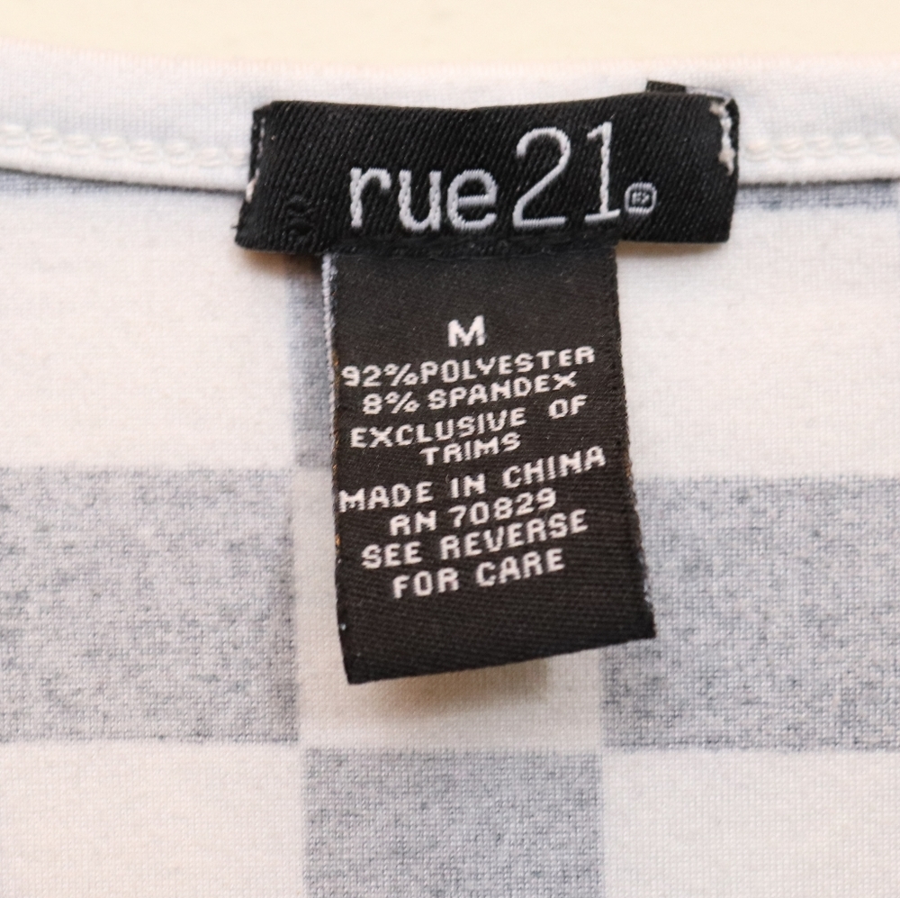 Checkered Crop Top - Picture 3 of 3